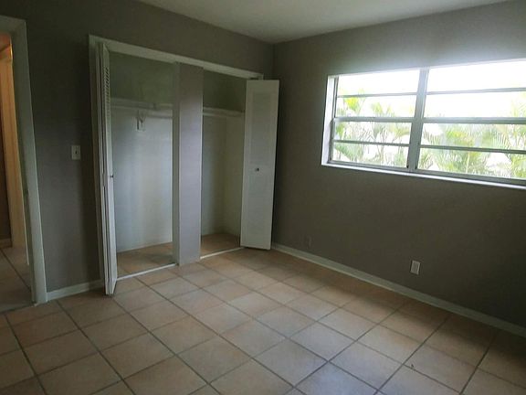 3rd image of 733 NE 7th Ave APT 4