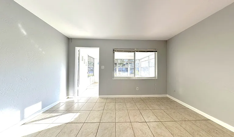 5566 Kelly Dr N — Photo 17