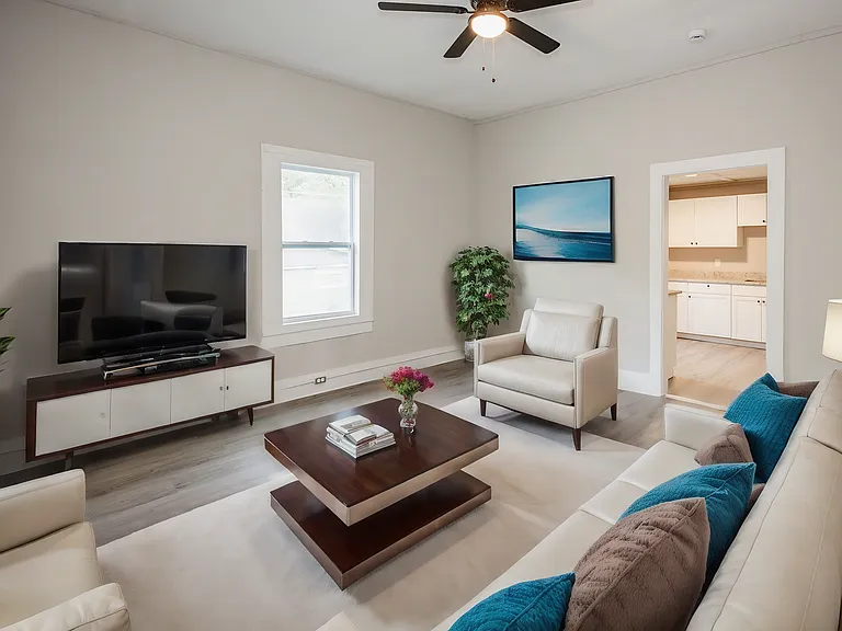 519 W Cherry St — Photo 3