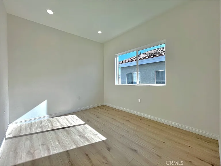 938 E Sandra Ave — Photo 15