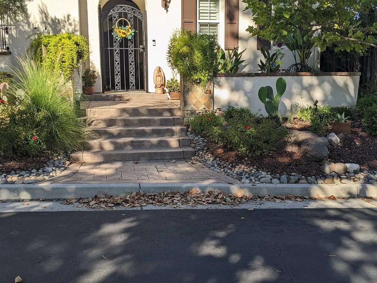 4 bed, 2.5 bath, 7702 sqft, $1,400 — Photo 3