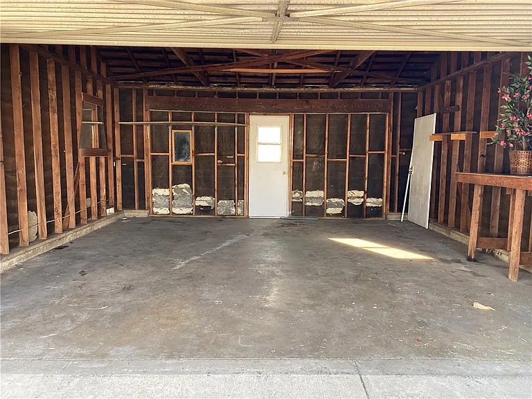 1775 Bonnie Brae St — Photo 17