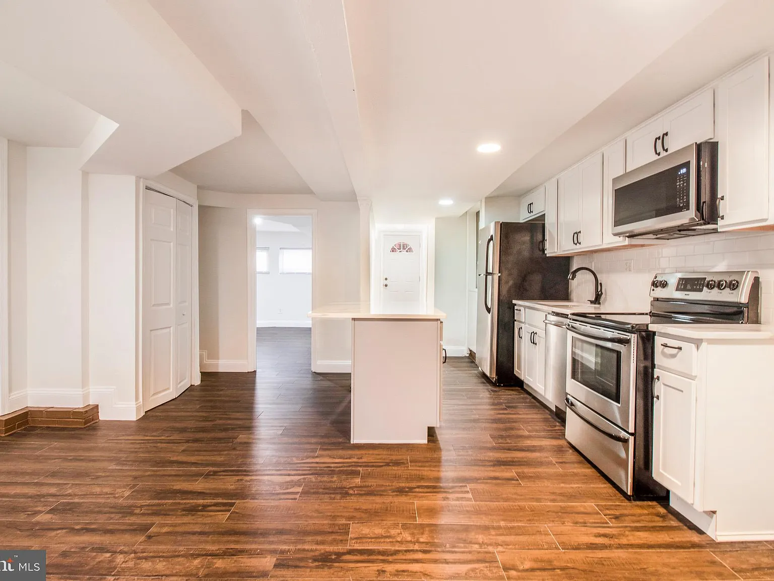 1 bed, 1320 sqft, $2,000 — Photo 2