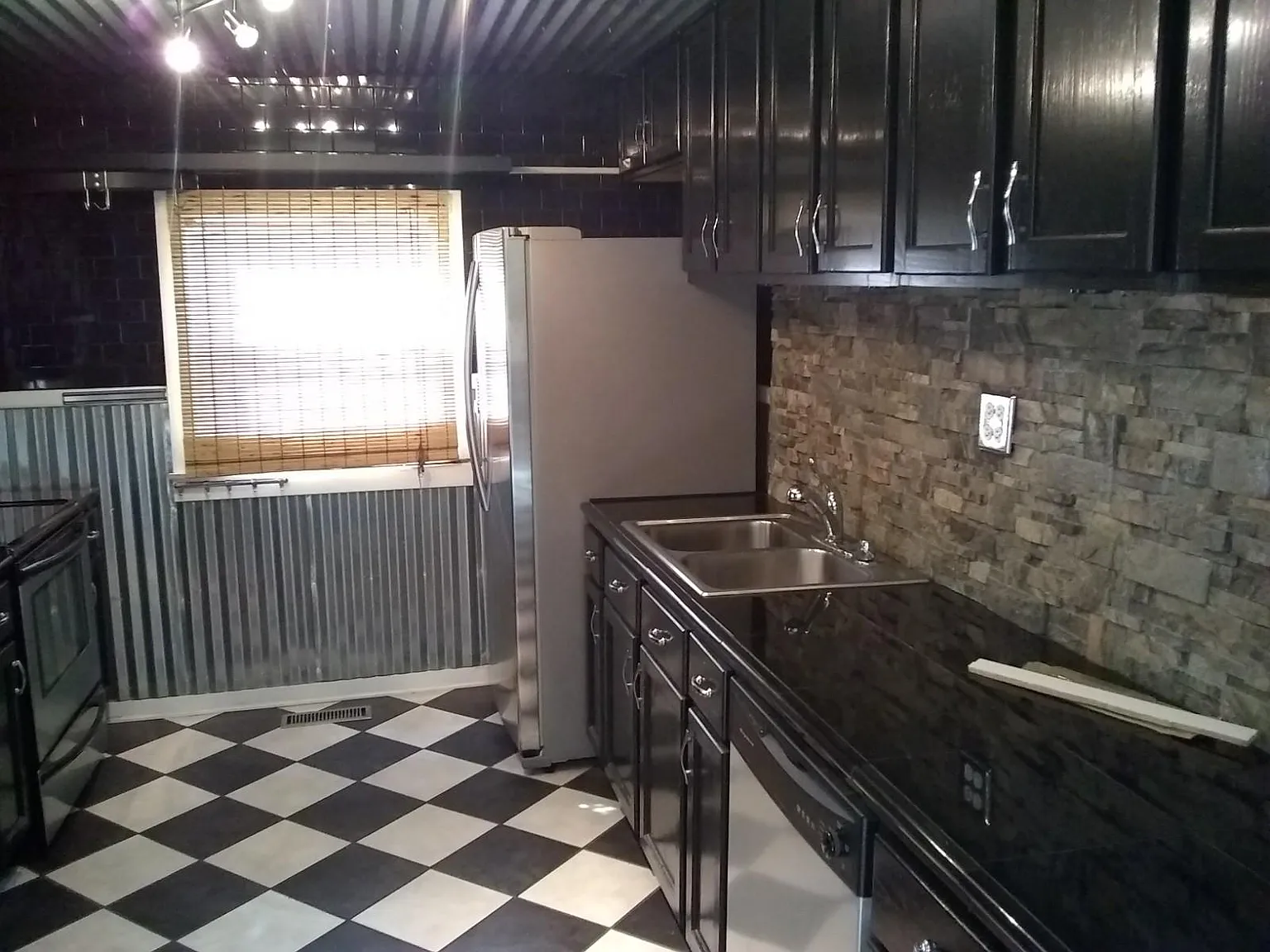 2 bed, 1097 sqft, $1,895 — Photo 3