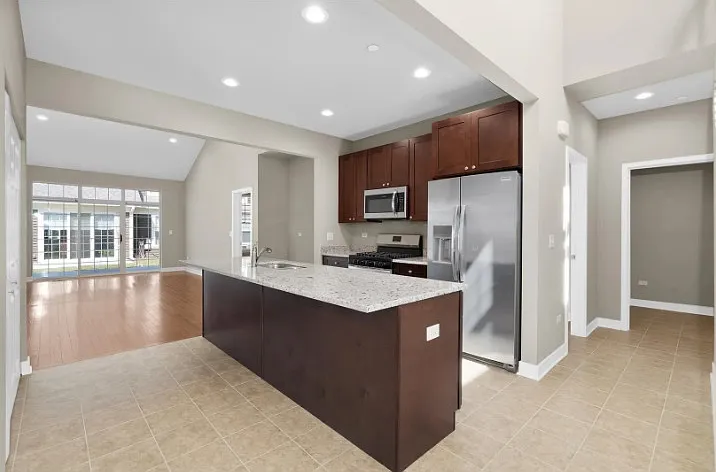 3 bed, 2.5 bath, 1899 sqft, $3,500 — Photo 3