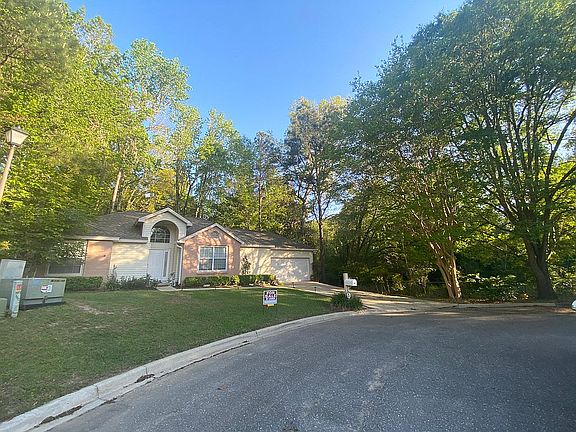 3rd image of 3801 McFarlane Dr
