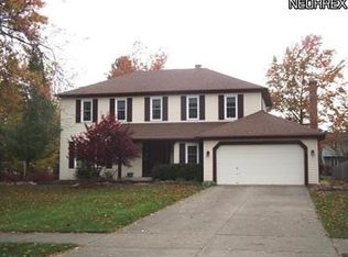 25914 Tallwood Dr, North Olmsted, OH