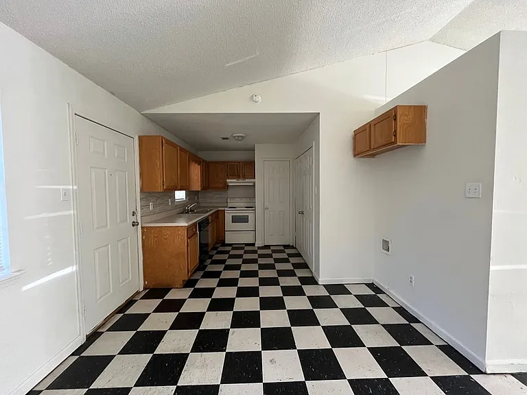 306 N Pool St — Photo 4
