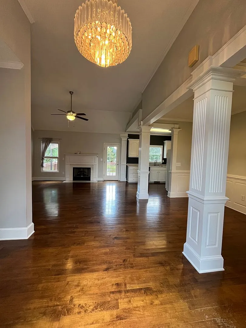 3BR Home in Heartwood Place with large fenced yard — Photo 3