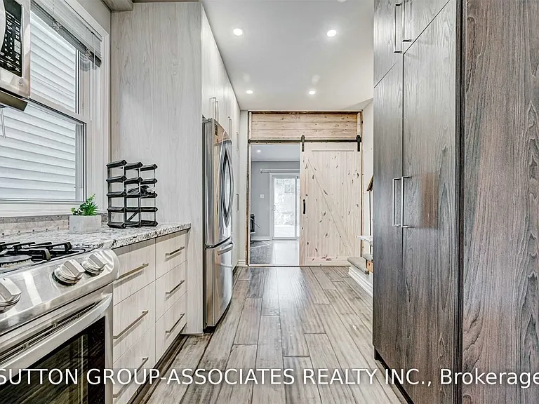 739 Manning Ave — Photo 5