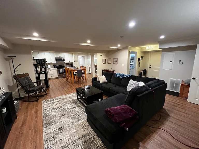 1407 W Cossitt Ave #4 — Photo 5