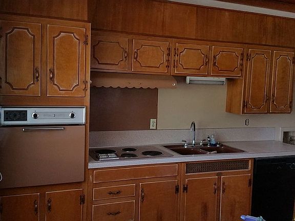 4th image of 1110 W Cornelia Ave