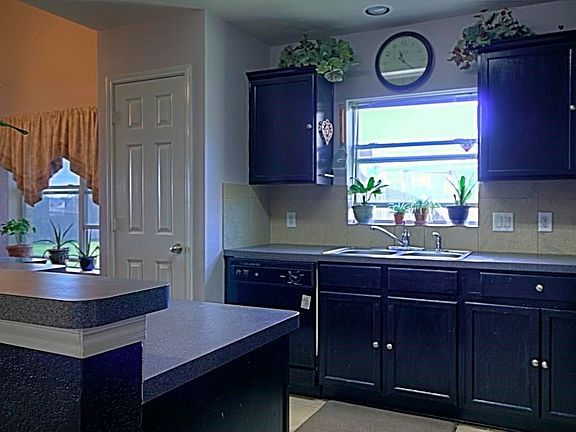 5th image of 1004 Zachary Dr