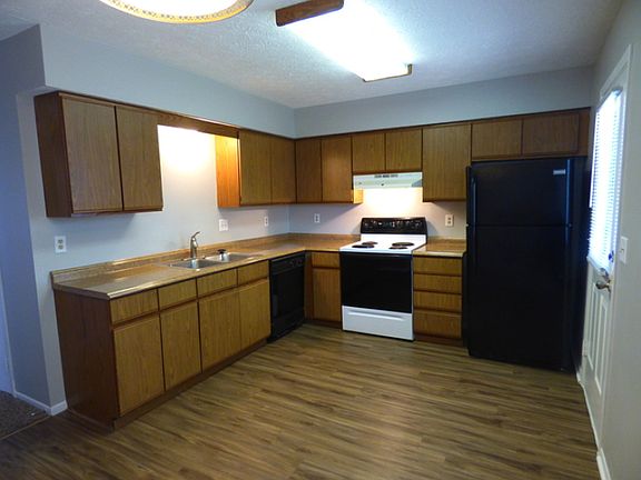 4th image of 2880 Continental Dr
