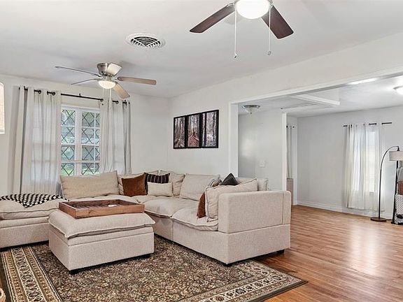 3rd image of 511 Avenue D