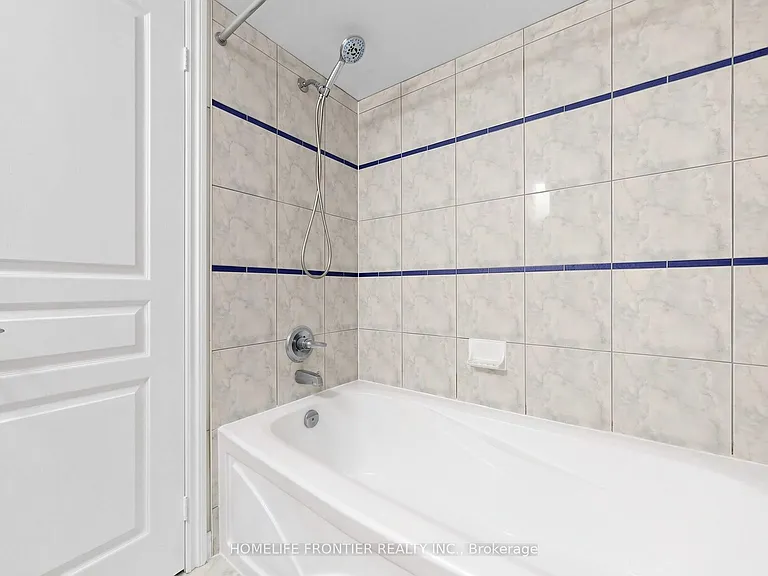 9017 Leslie St #LPH117 — Photo 9