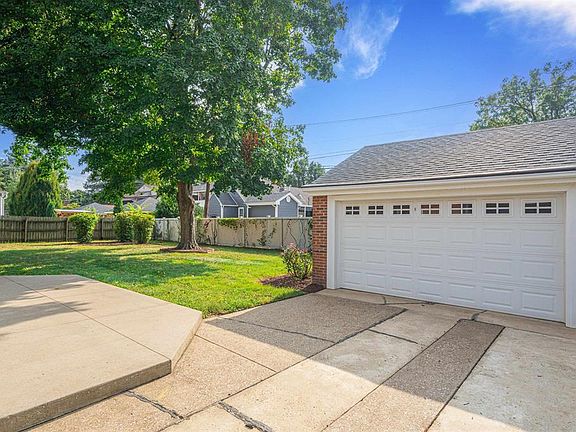 4th image of 2012 Littlewood Dr