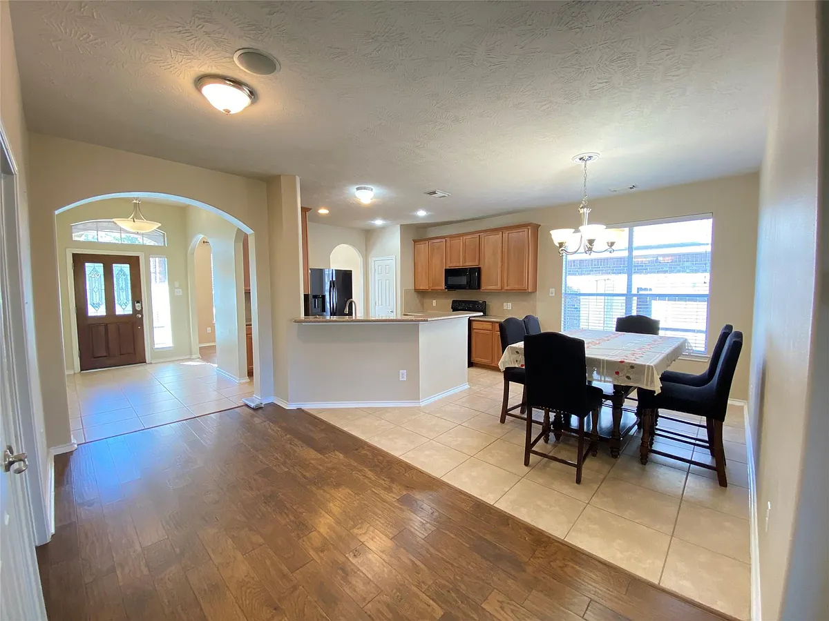 Building Photo - 14930 Telge Lake Trl