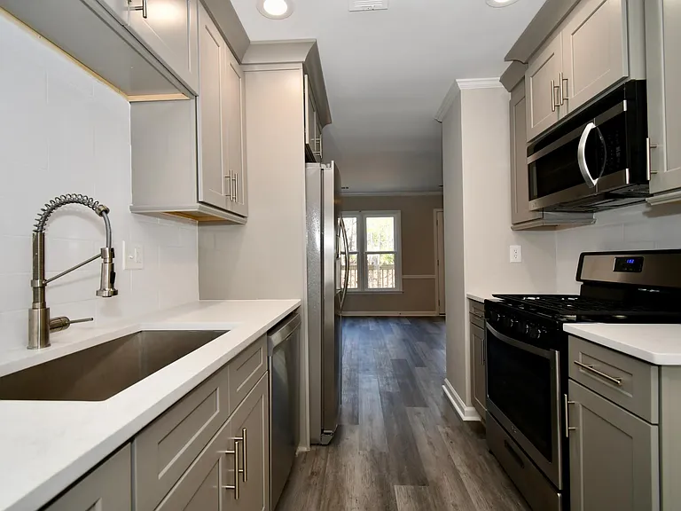 202 Hembree Park Ter — Photo 10