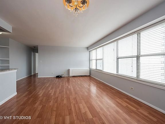 4th image of 6157 N Sheridan Rd APT 16L