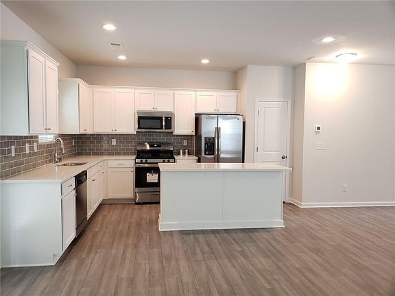 5th image of 7 Wesley Way N
