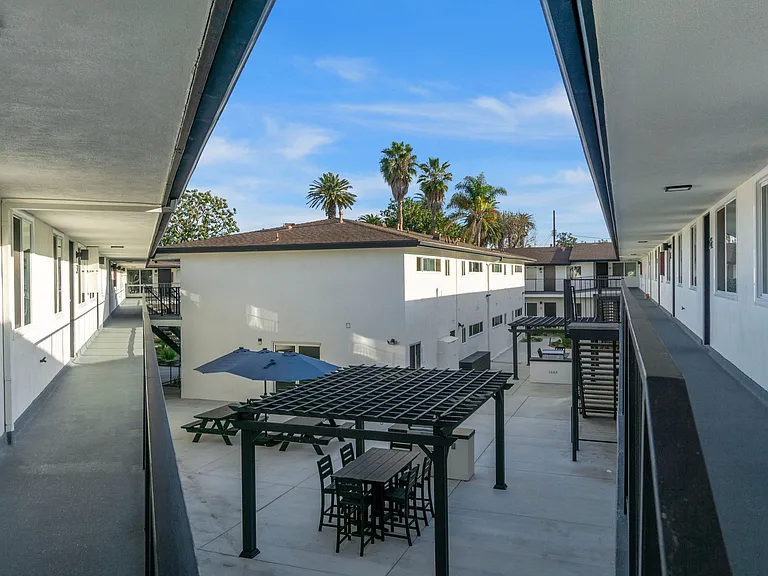 Torrance Gateway Apartments — Photo 23