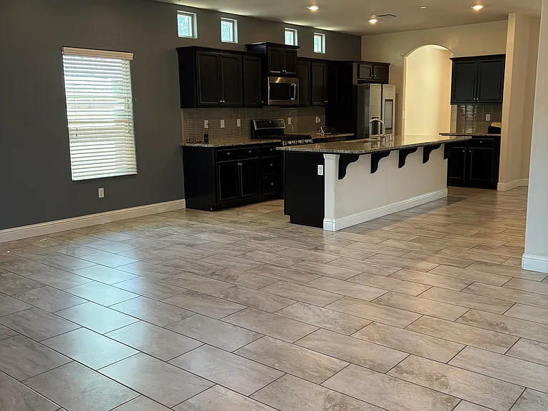 2214 N Hall Ct — Photo 2