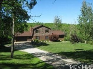 635 Cross Rd, Belpre, OH 45714