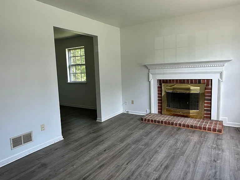 270 Albert Ct — Photo 17