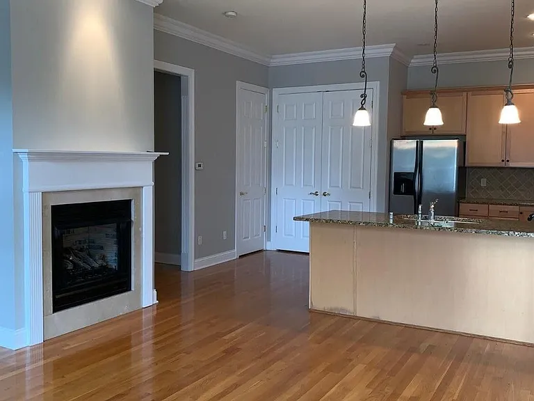 631 W Main St #101 — Photo 4