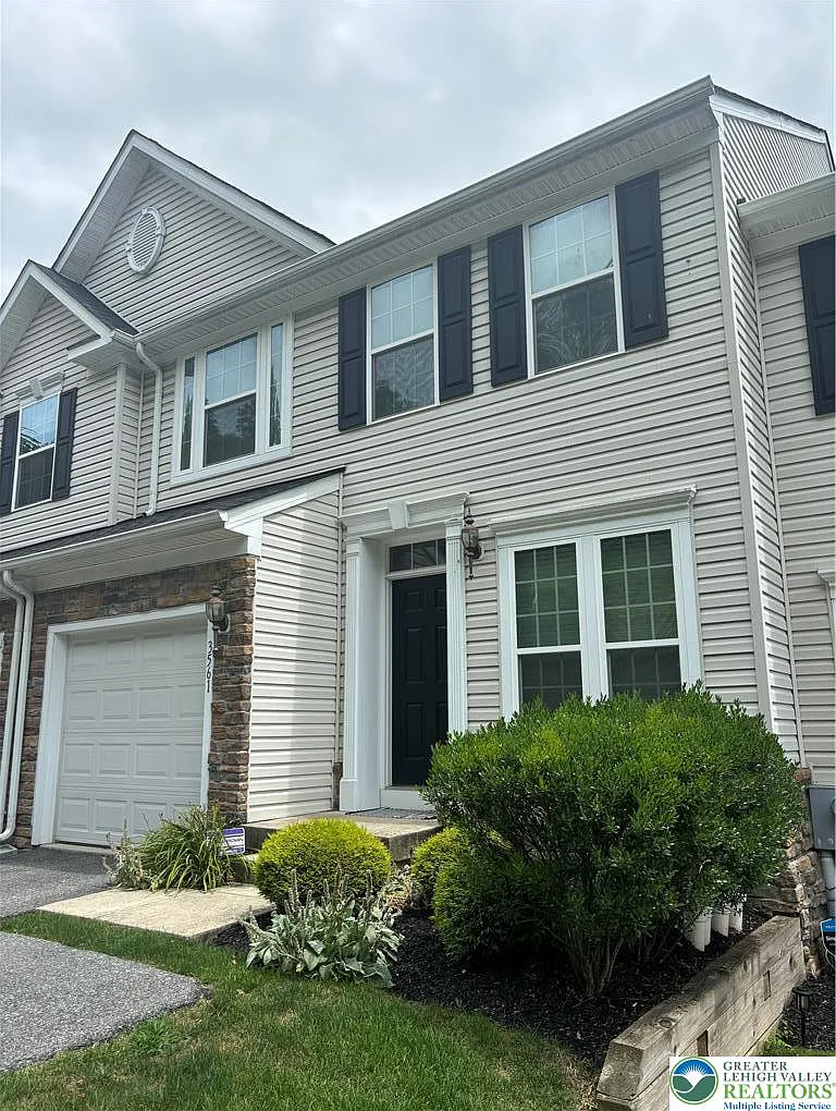 3 bed, 4.0 bath, 2578 sqft, $2,800 — Photo 4