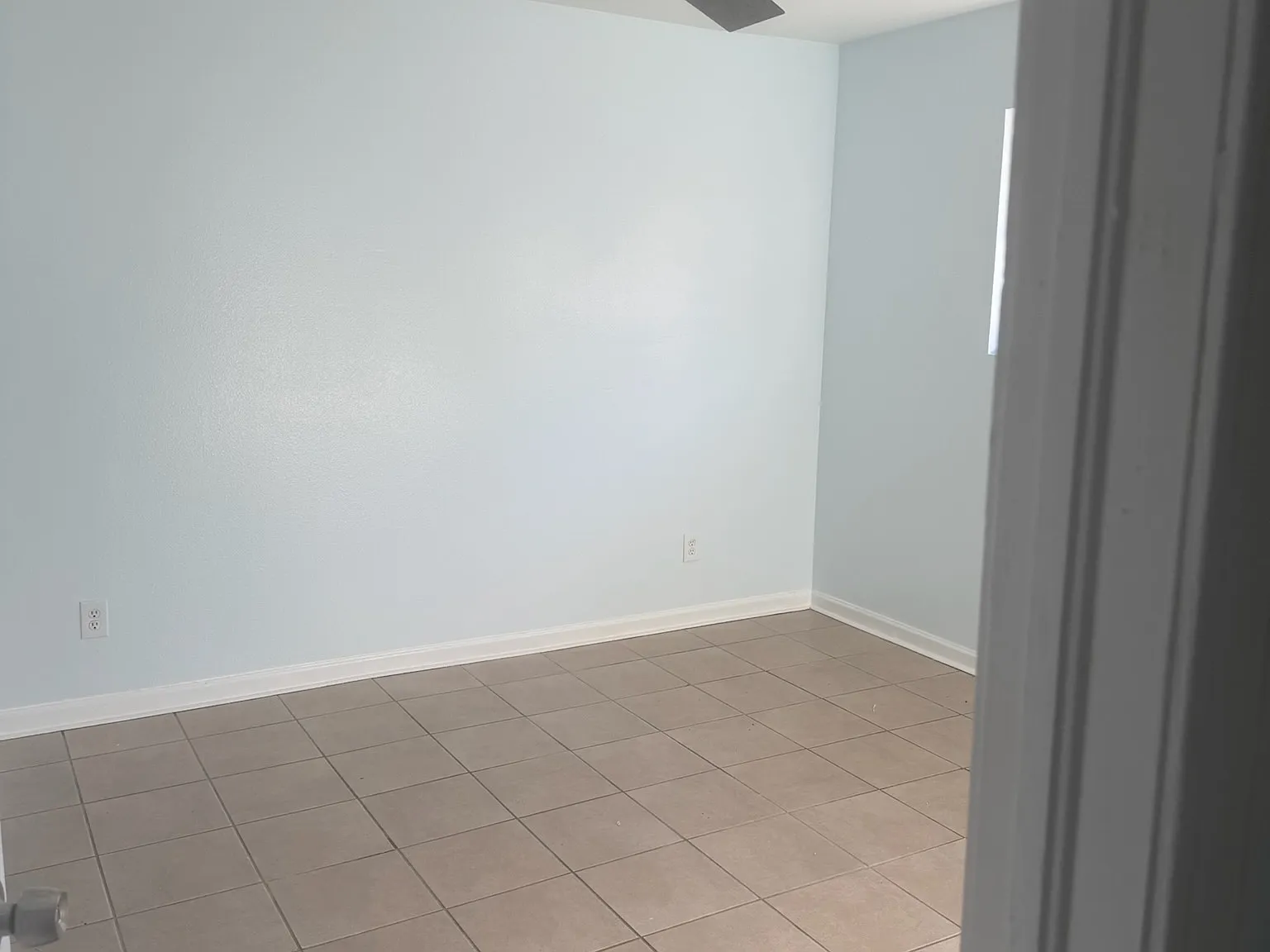 3 bed, 950 sqft, $1,400 — Photo 2