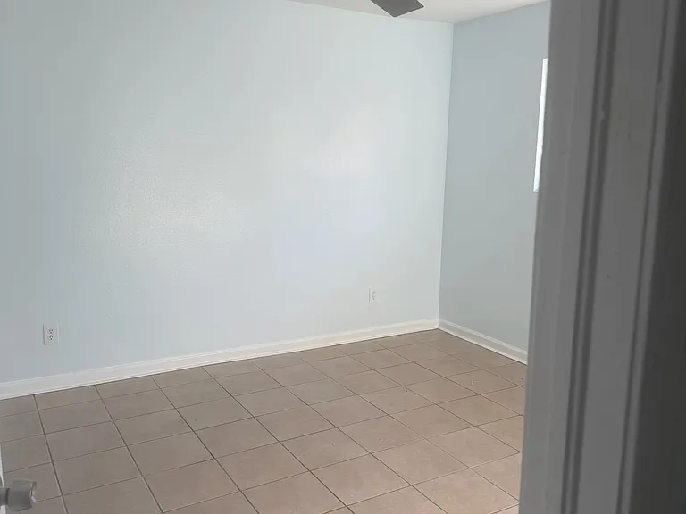 411 E Solidell St — Photo 2