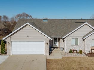 930 Esslink Ln, Cedar Grove, WI 53013