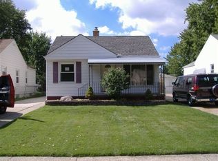 19120 Woodland St, Harper Woods, MI 48225