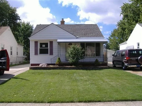 19120 Woodland St, Harper Woods, MI 48225