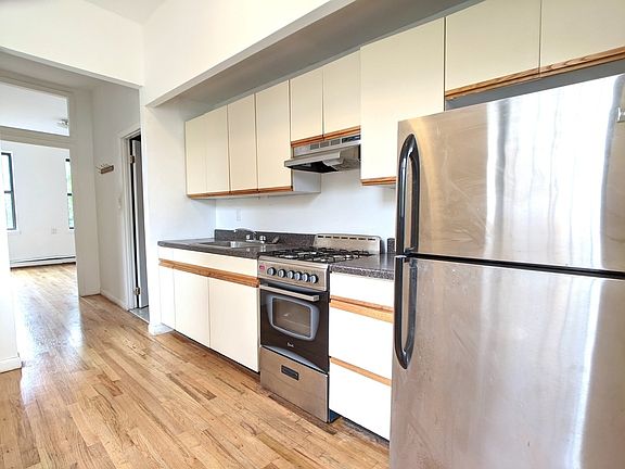 3rd image of 301 E 103rd St APT 3