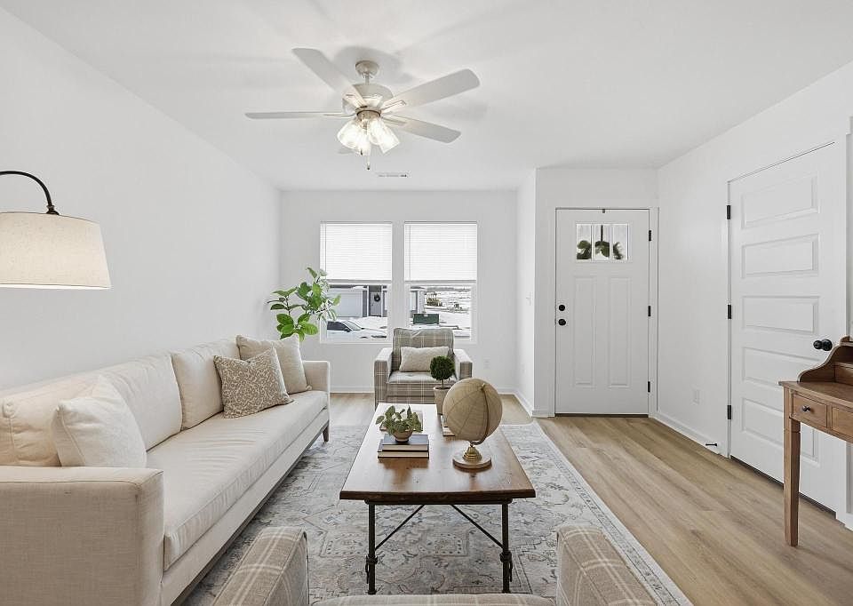 1st image of 119 Eagle Edge Ave