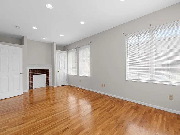 242 E 12th Ave #1 — Photo 12