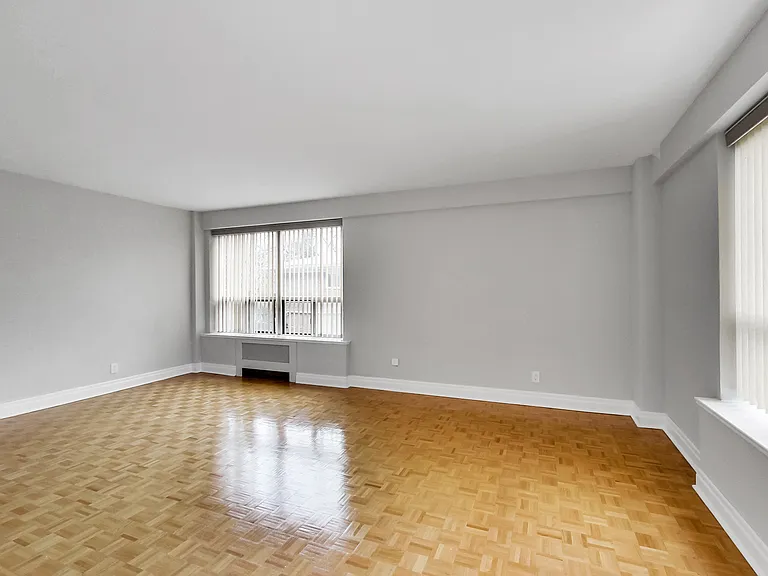 2100 Bathurst St #308 — Photo 52