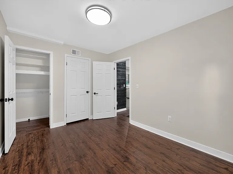 388 E South Blvd — Photo 9
