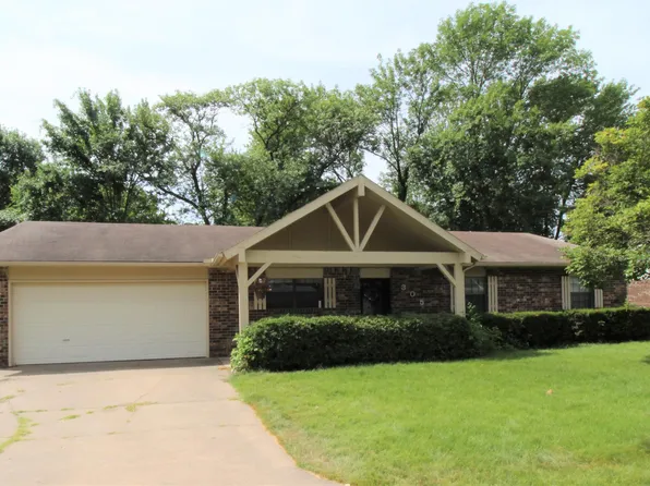 305 SW 10th St, Bentonville, AR 72712