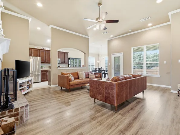 4908 Lakepark Dr, Sanger, TX 76266