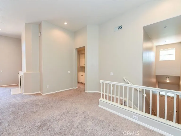 708 Solvay Aisle — Photo 9