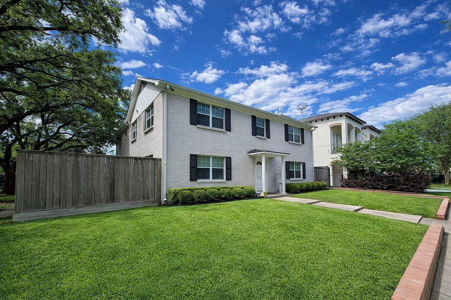 2 bed, 1.0 bath, 1100 sqft, $2,100 — Photo 3