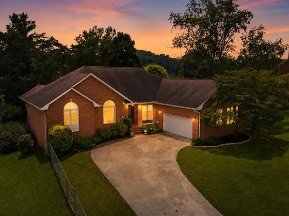 185 Nance Ln, Jacksboro, TN 37757