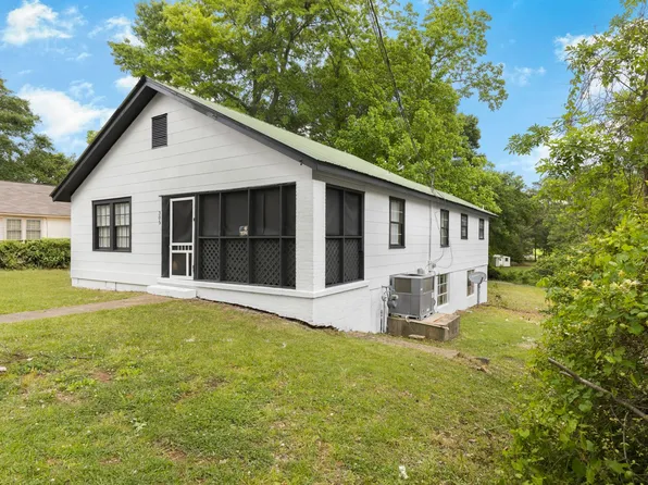 305 N 16th St, Opelika, AL 36801
