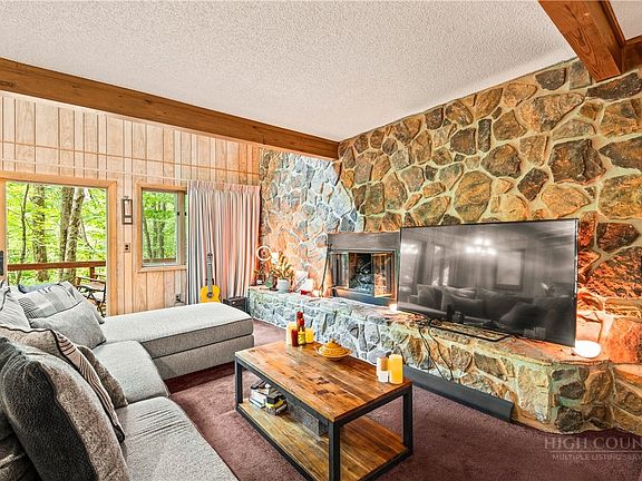 4th image of 203 Shagbark Road