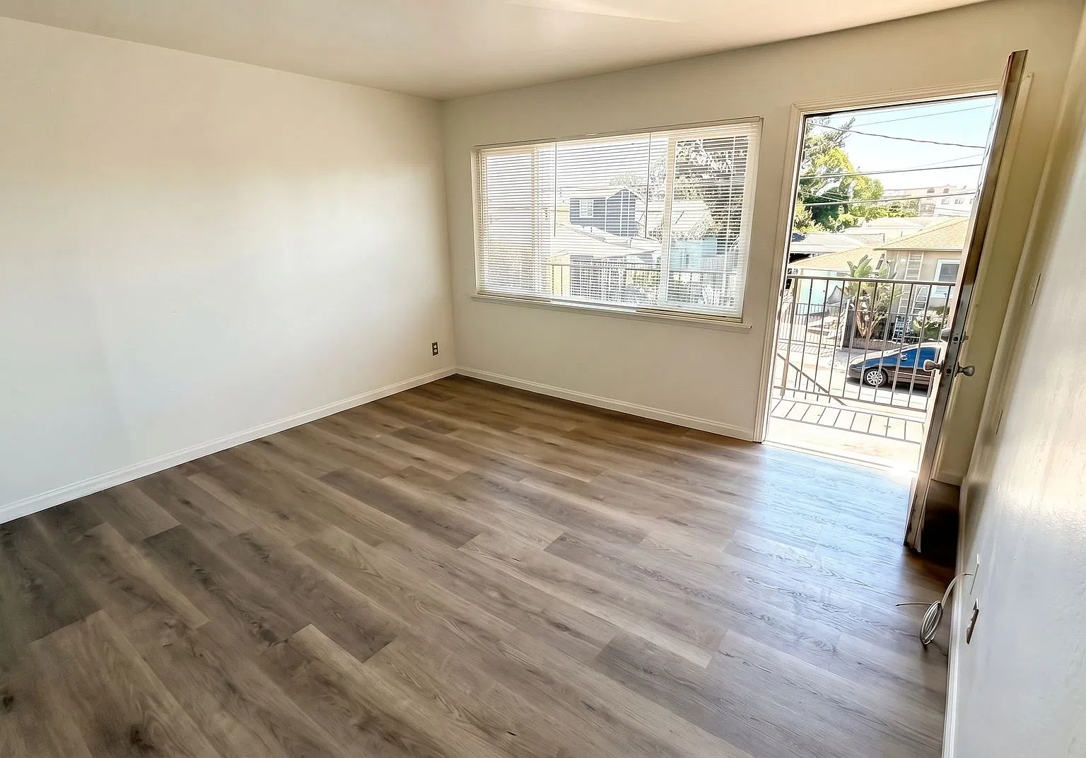 Utilities Paid! Spacious 2-Bed Oakland Unit w/ In-Unit Laundry & Gated Parking — Photo 2
