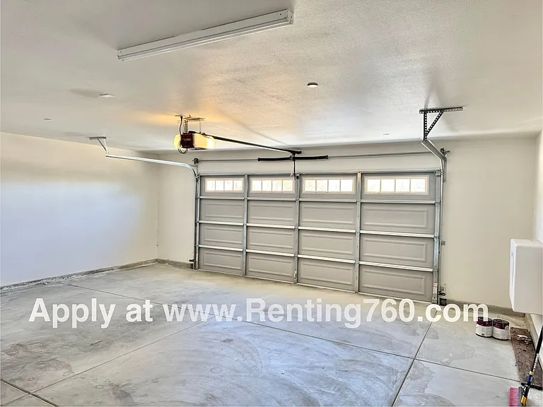 8621 Amador Ave — Photo 32